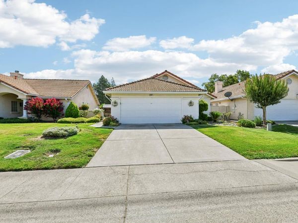 8101 Arroyo Vista Dr, Sacramento, CA 95823