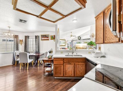 8101 Arroyo Vista Dr, Sacramento, CA 95823 Photo