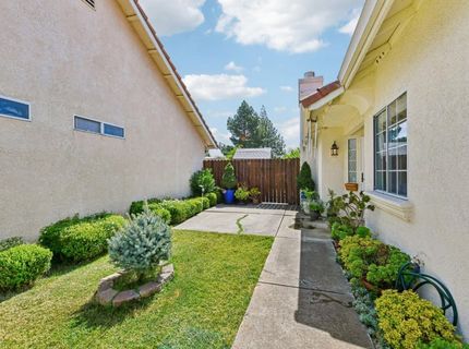 8101 Arroyo Vista Dr, Sacramento, CA 95823 Photo