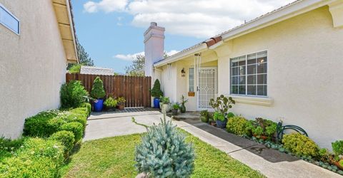 8101 Arroyo Vista Dr, Sacramento, CA 95823 Photo