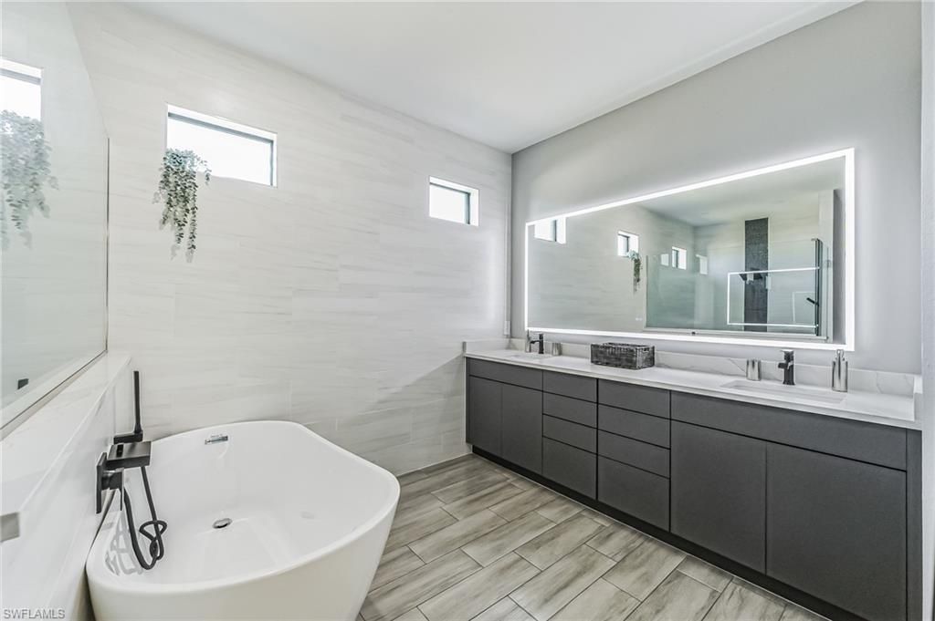 4618 Catalina Ln , Bonita Springs, FL 34134 Photo