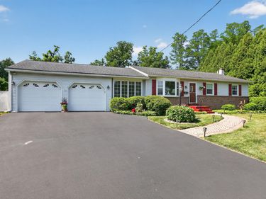 18 HOLLAND DRIVE, CHALFONT, PA 18914