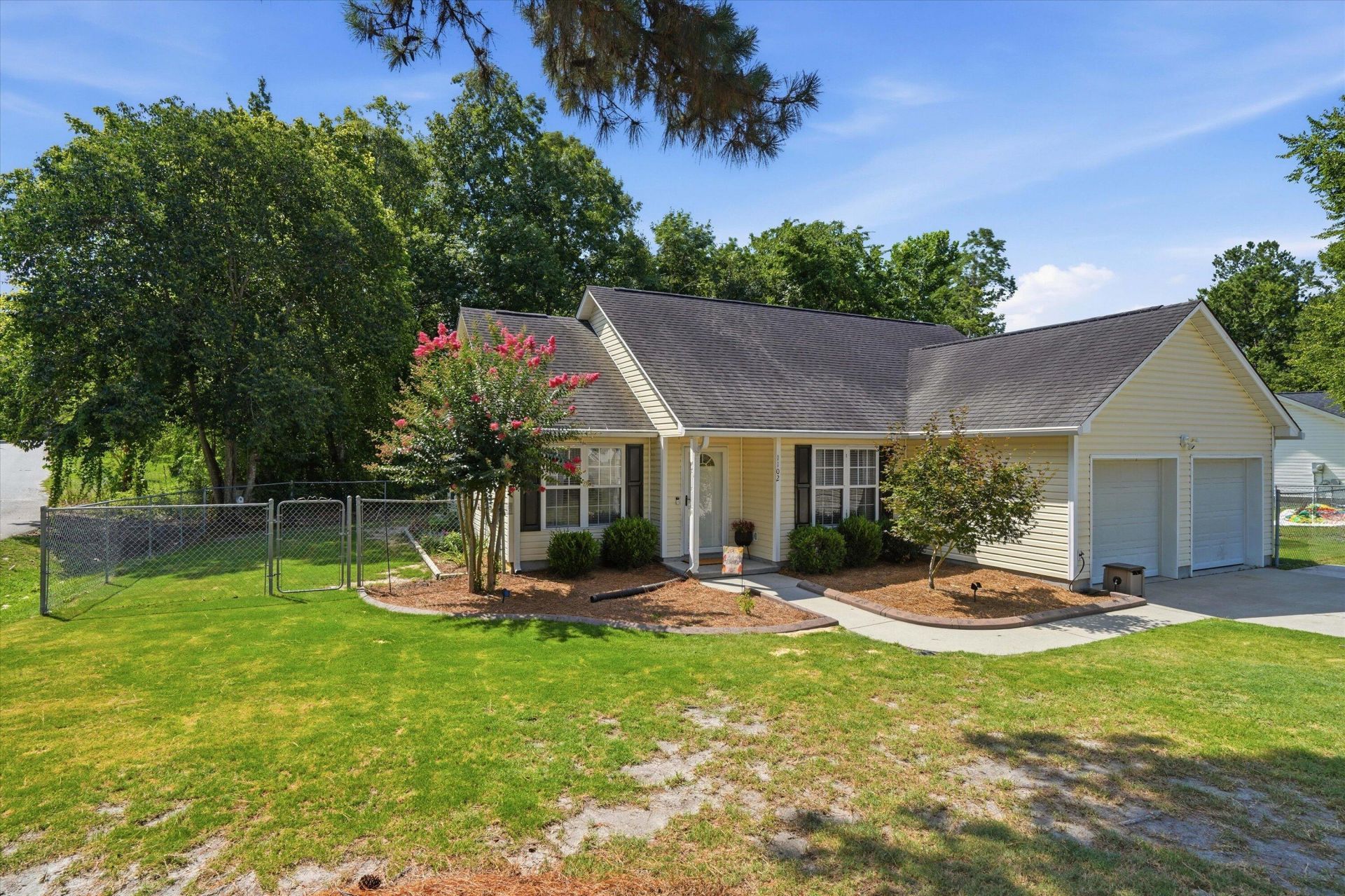 1102 Huger Street Photo 2