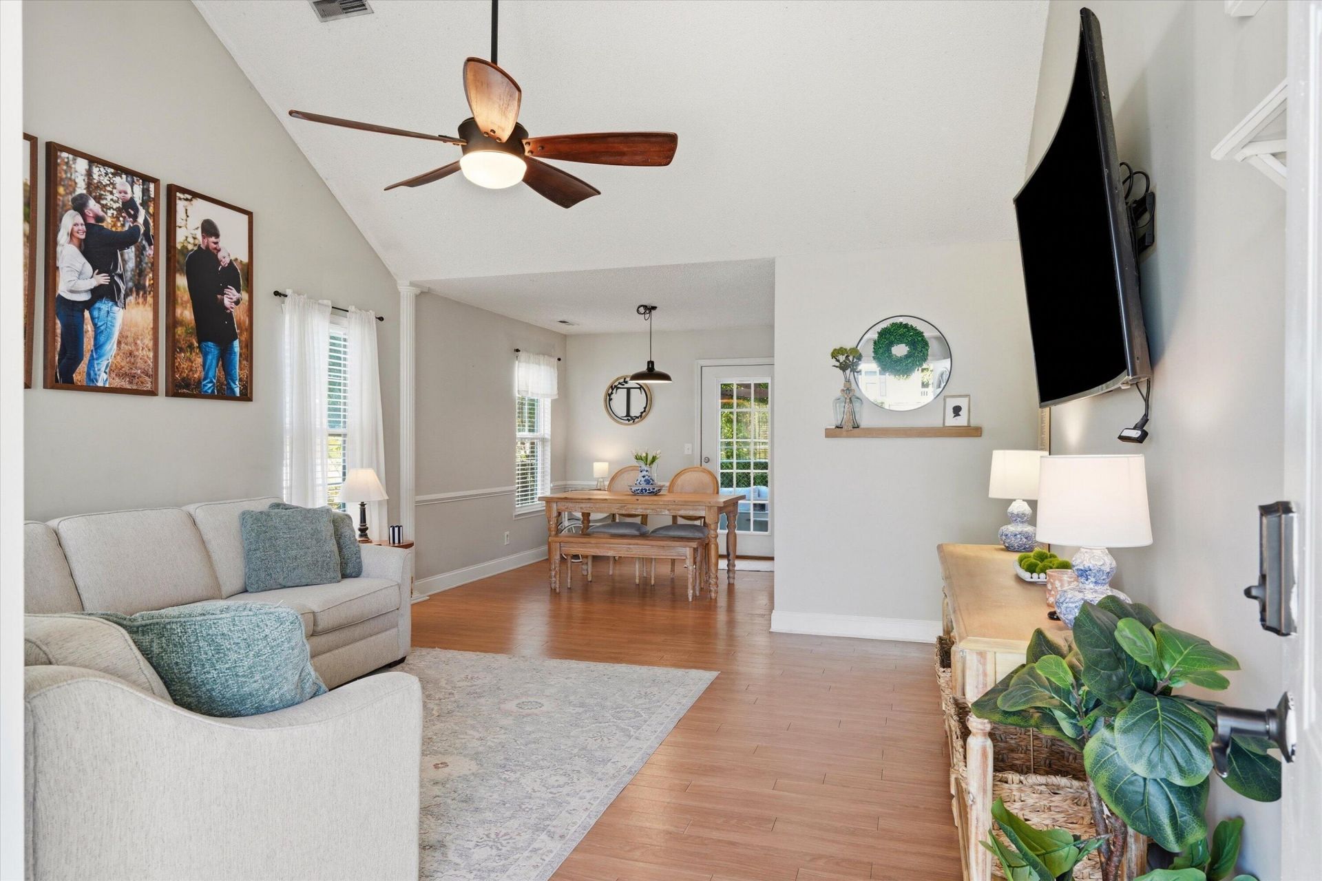 1102 Huger Street Photo 3