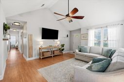 1102 Huger Street photo 4
