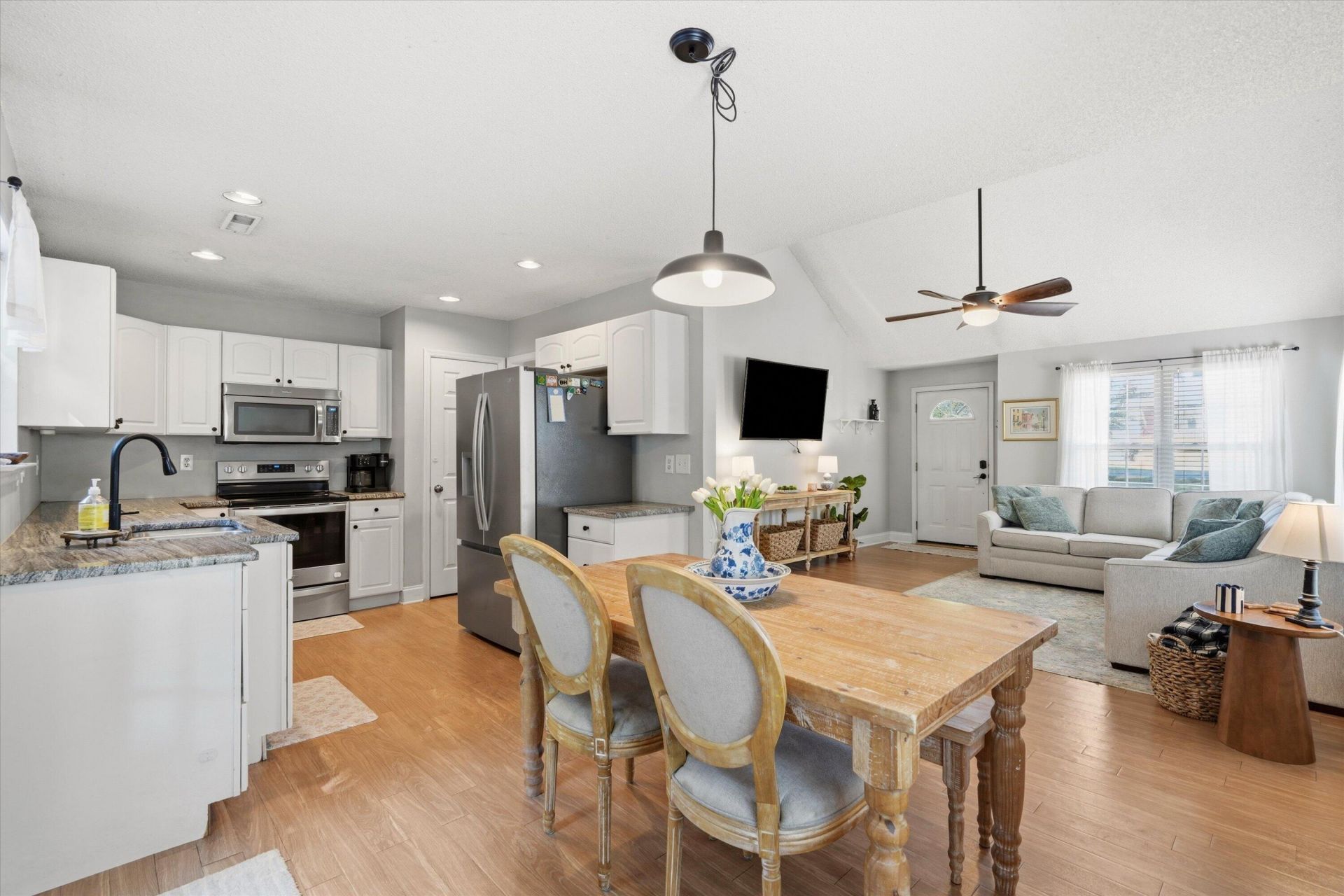 1102 Huger Street Photo 6