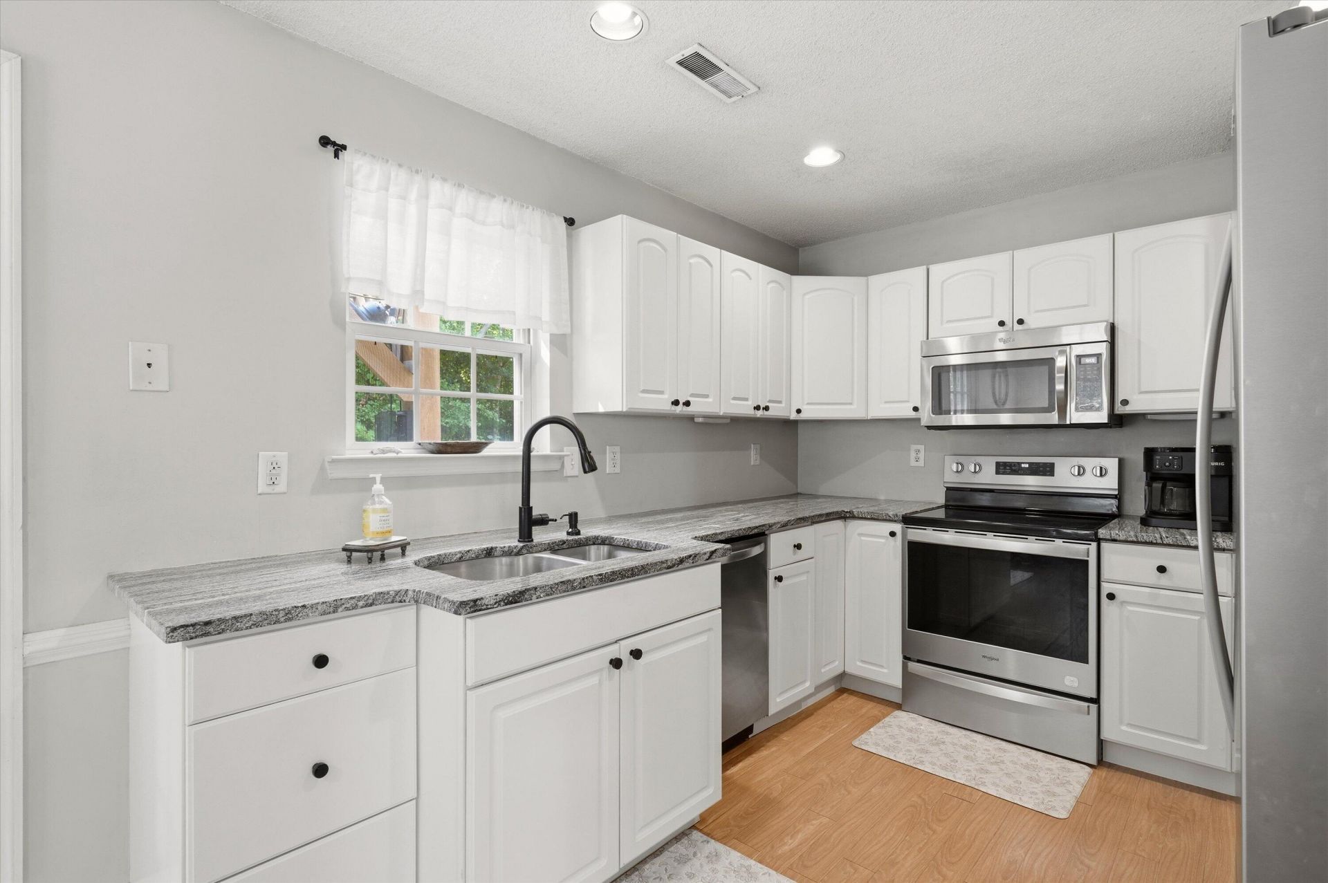 1102 Huger Street Photo 7