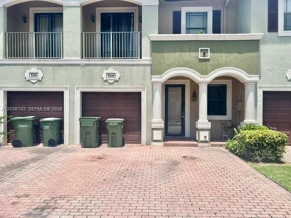 568 NE 35th Ave , Homestead, FL 33033