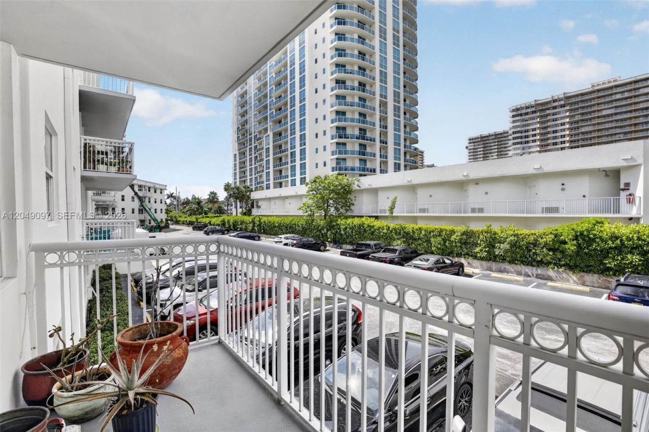 1913 S Ocean Dr , Unit 225, Hallandale Beach, FL 33009 Photo