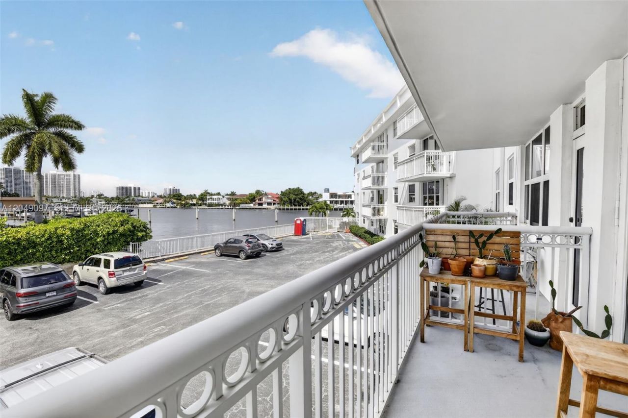 1913 S Ocean Dr , Unit 225, Hallandale Beach, FL 33009 Photo