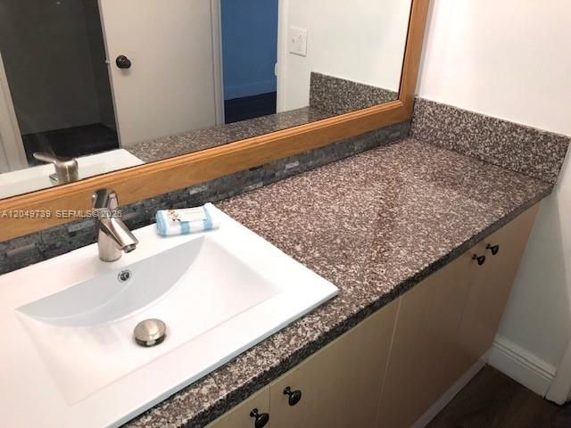 498 NW 165th St Rd , Unit D-304, Miami, FL 33169 Photo