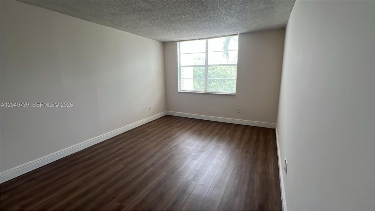 498 NW 165th St Rd , Unit D-304, Miami, FL 33169 Photo