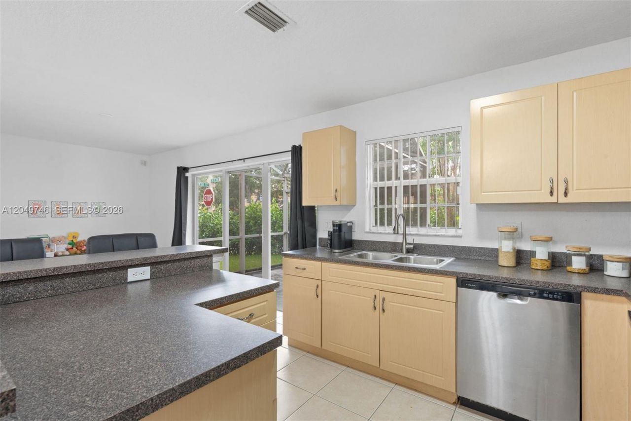 2303 SW 87th Ter , Miramar, FL 33025 Photo