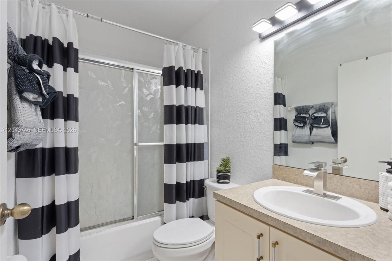2303 SW 87th Ter, Miramar, FL 33025 Photo