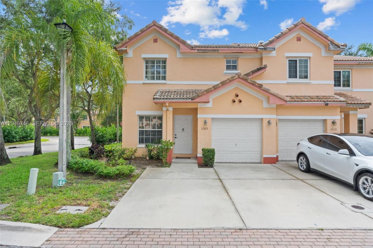 2303 SW 87th Ter, Miramar, FL 33025 Photo