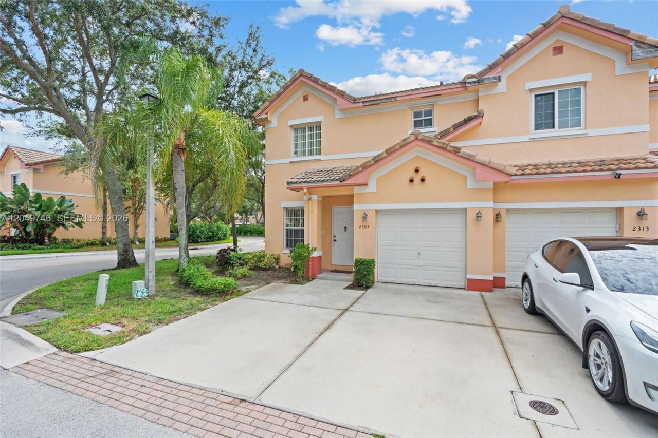 2303 SW 87th Ter, Miramar, FL 33025 Photo