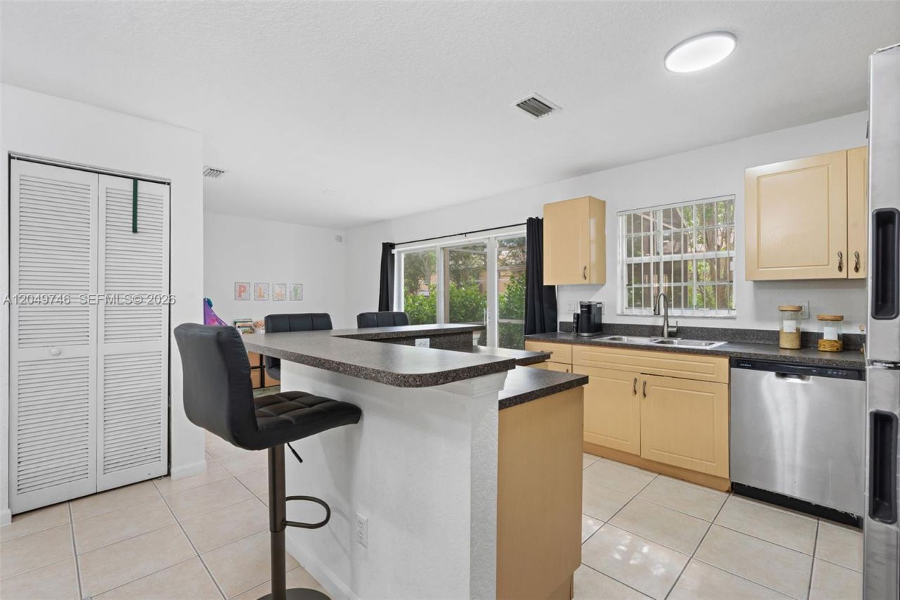 2303 SW 87th Ter , Miramar, FL 33025 Photo