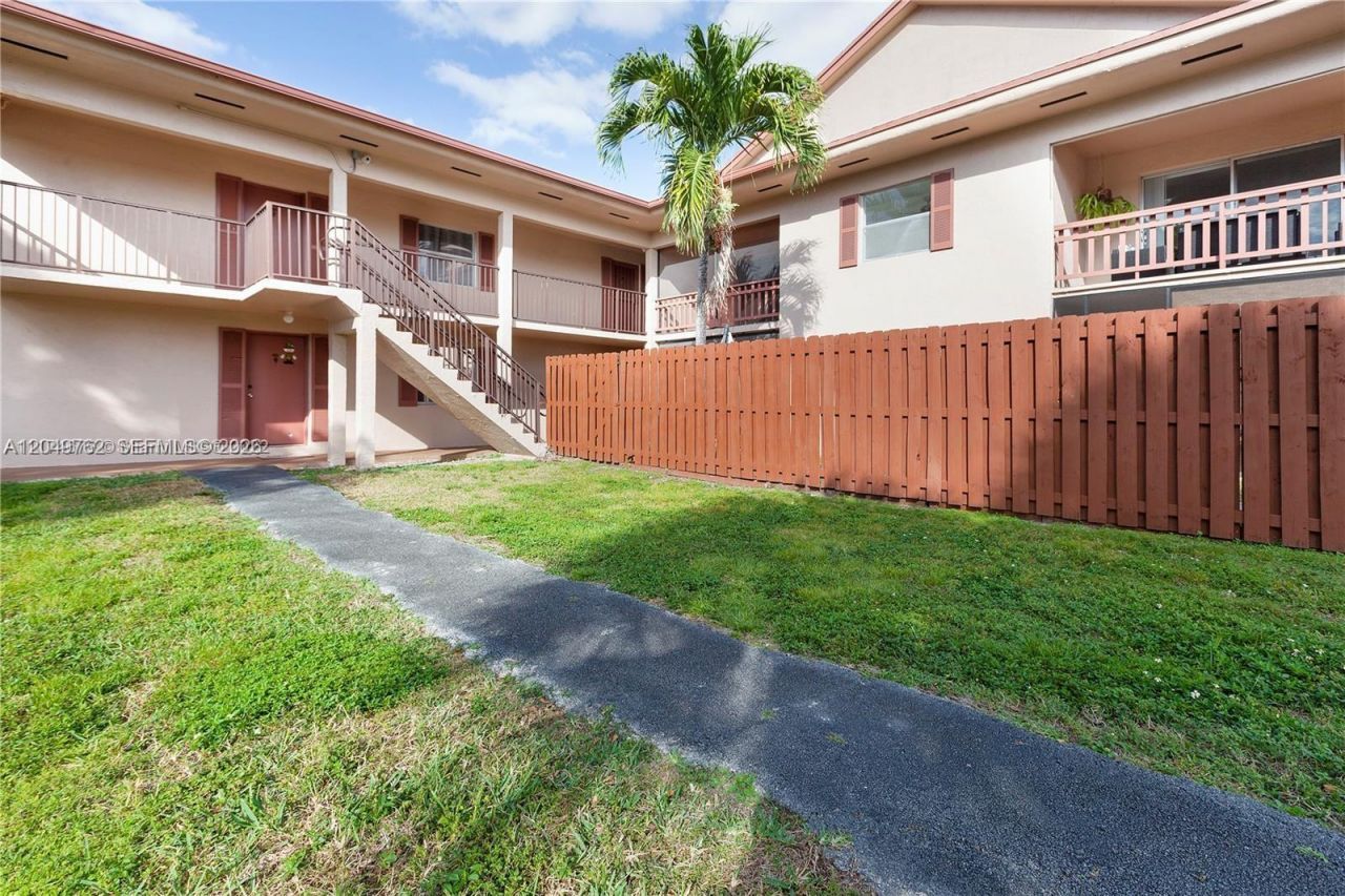 11219 SW 88th St , Unit C208, Miami, FL 33176 Photo