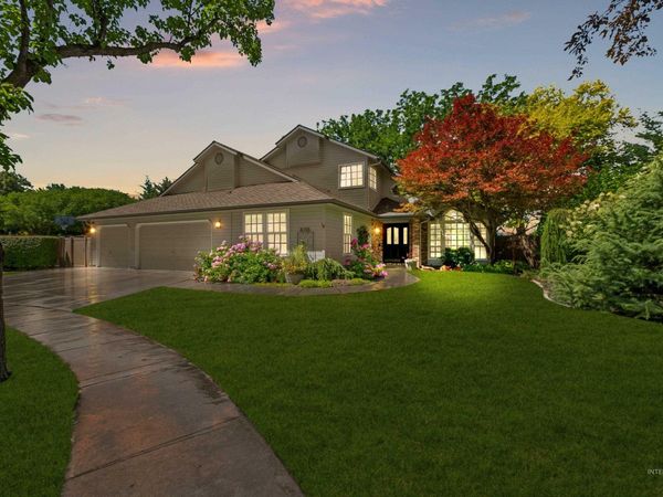 8155 W Burntree Ct, Boise, ID 83704