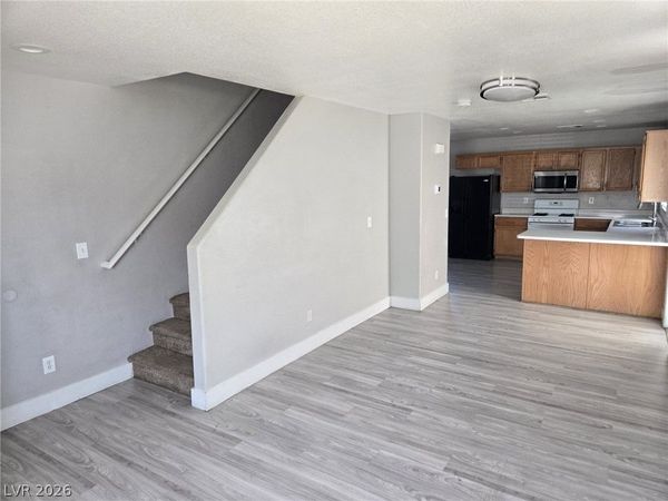 5270 PARADISE SKIES Avenue, Las Vegas, NV 89156