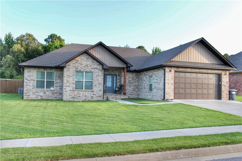 1813 Janie Francis Lane, Russellville, AR 72801 Main Photo