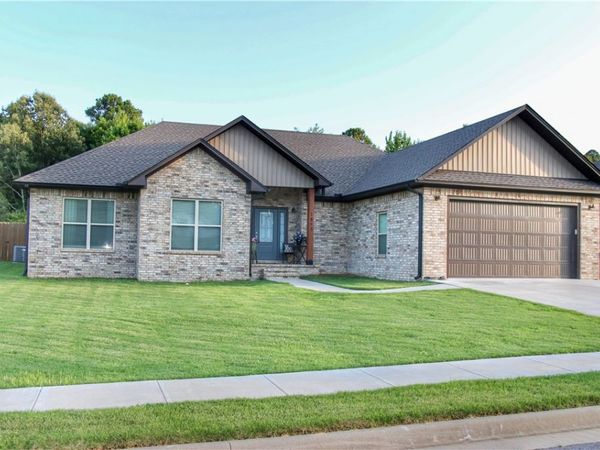 1813 Janie Francis Lane, Russellville, AR 72801
