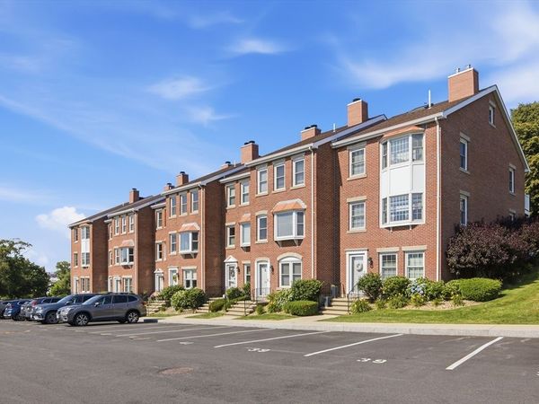 49 Breakwater Dr, Unit T-10, Chelsea, MA 02150