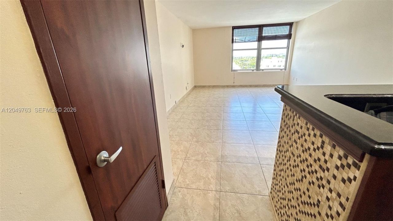 2899 Collins Ave, Unit 938, Miami Beach, FL 33140 Photo