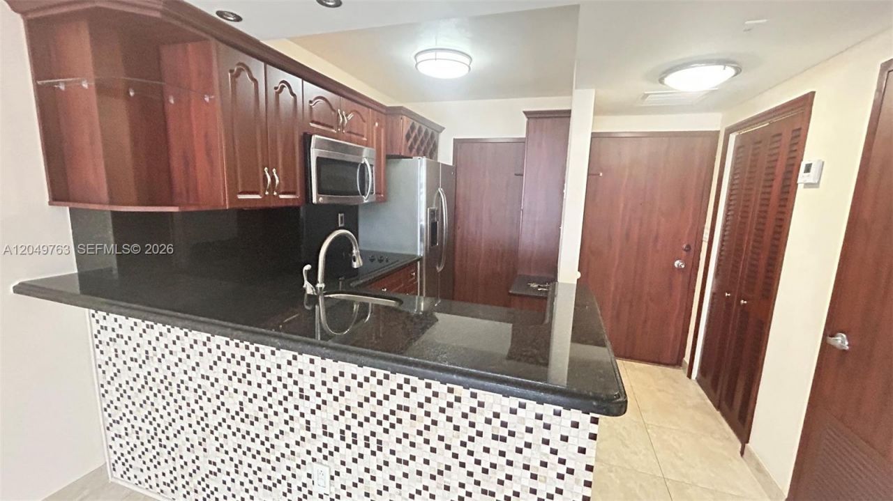 2899 Collins Ave, Unit 938, Miami Beach, FL 33140 Photo