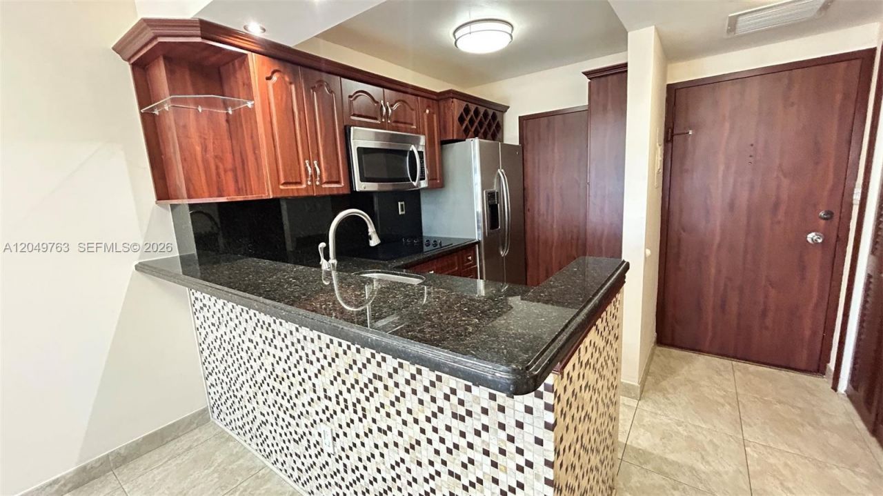 2899 Collins Ave, Unit 938, Miami Beach, FL 33140 Photo