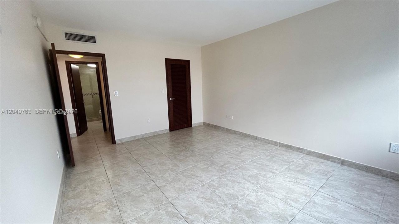 2899 Collins Ave, Unit 938, Miami Beach, FL 33140 Photo