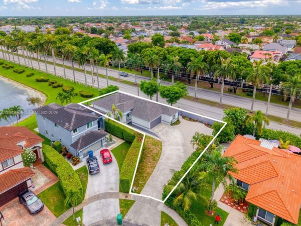 15950 SW 71st Ter, Miami, FL 33193