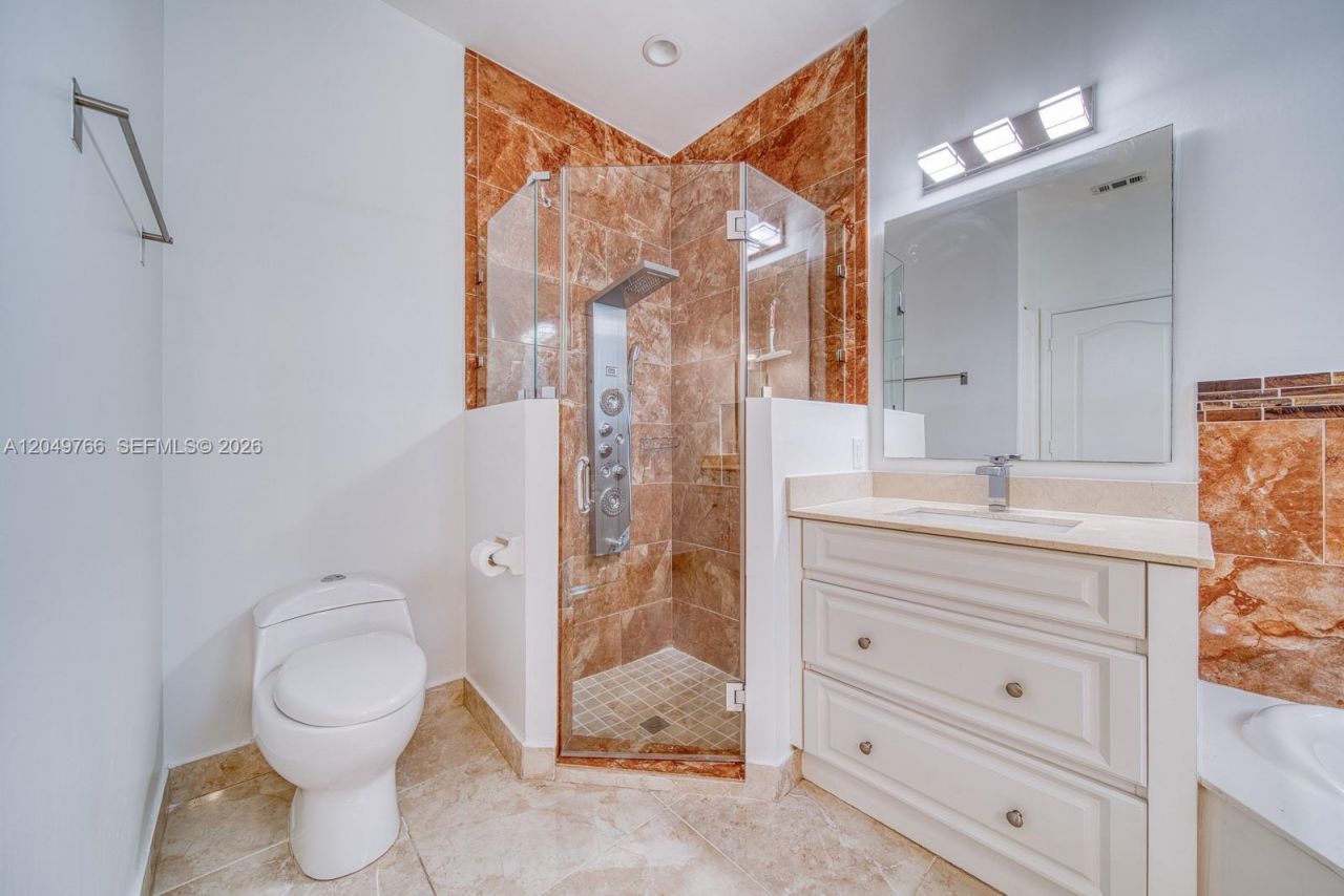 15950 SW 71st Ter, Miami, FL 33193 Photo