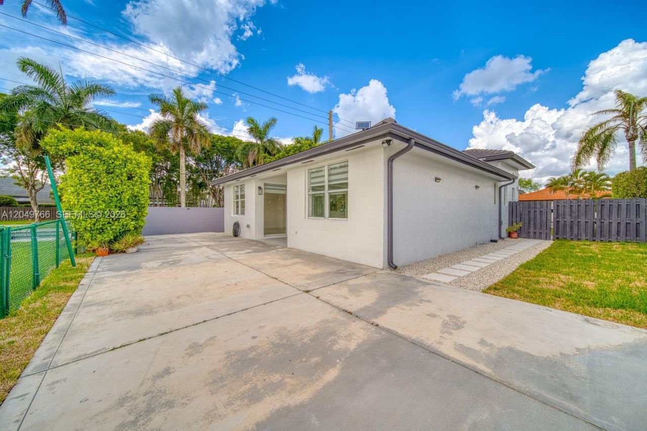 15950 SW 71st Ter, Miami, FL 33193 Photo