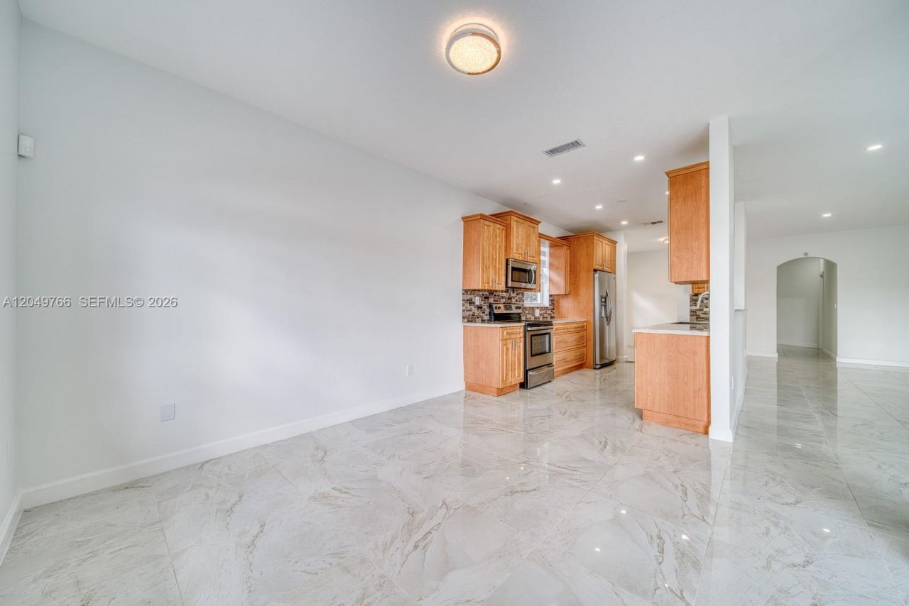15950 SW 71st Ter, Miami, FL 33193 Photo