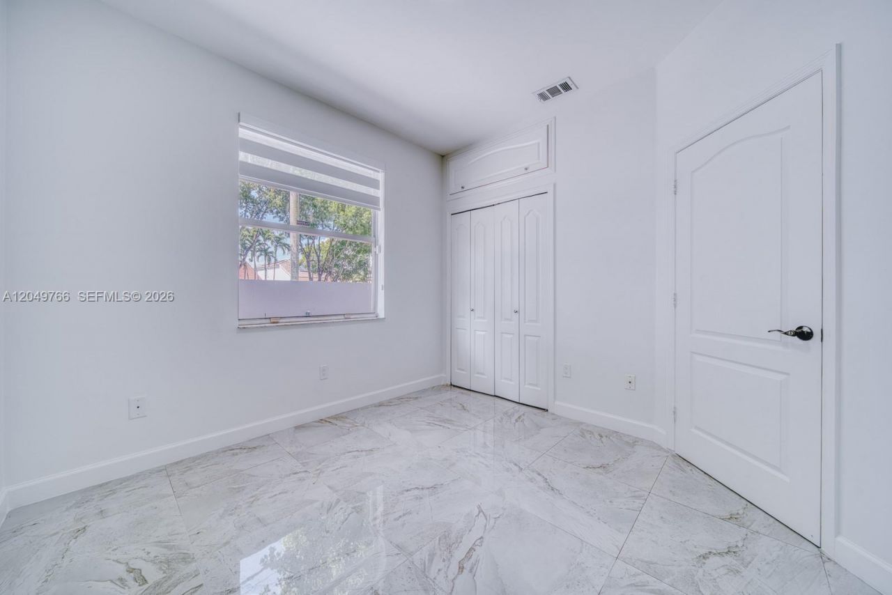 15950 SW 71st Ter, Miami, FL 33193 Photo
