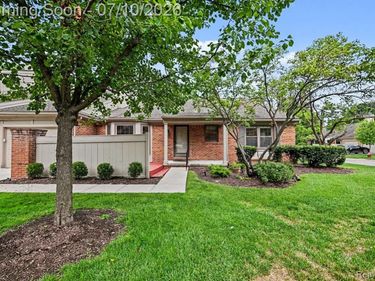 7140 Green Farm Road, West Bloomfield Twp, MI 48322