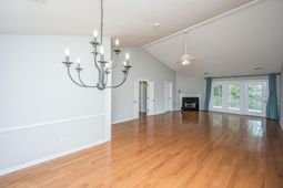 1083 Wayfarer Lane photo 4