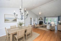 1083 Wayfarer Lane photo 4