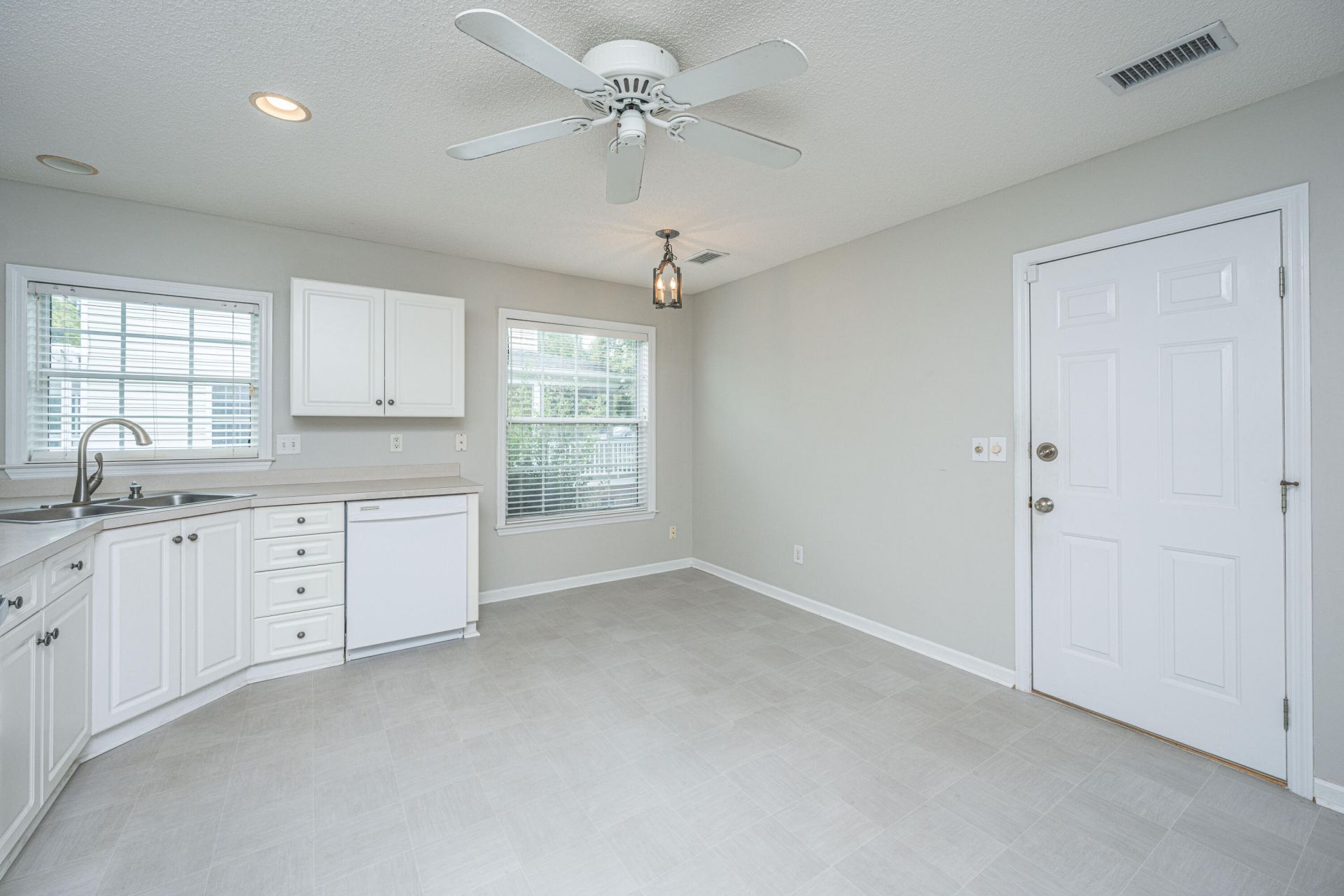 1083 Wayfarer Lane Photo 7