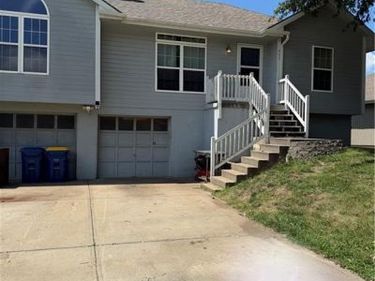 905 Paradise Lane, Smithville, MO 64089