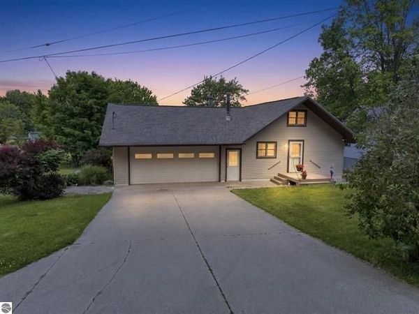10876 Lockwood Drive, Cadillac, MI 49601