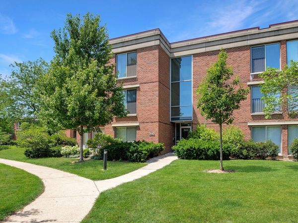392 Kelburn Road, Unit 122, Deerfield, IL 60015