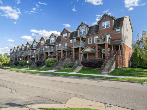 2924 Barclay Way, Ann Arbor, MI 48105