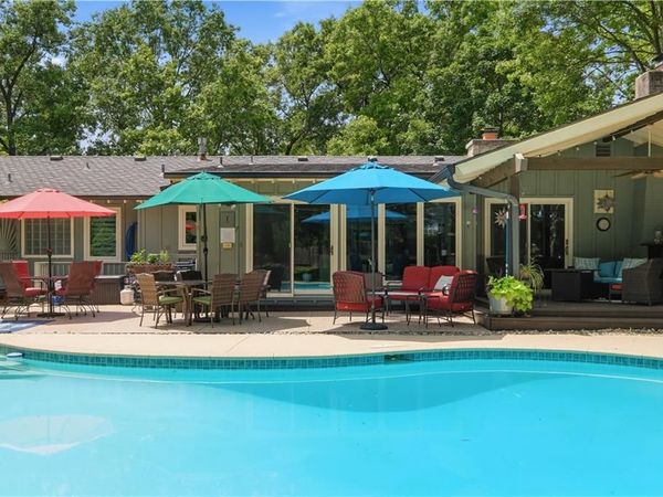 5204 W 83RD Terrace, Prairie Village, KS 66207