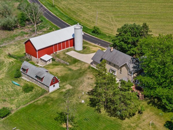 N9523 North River Rd, Ixonia, WI 53036