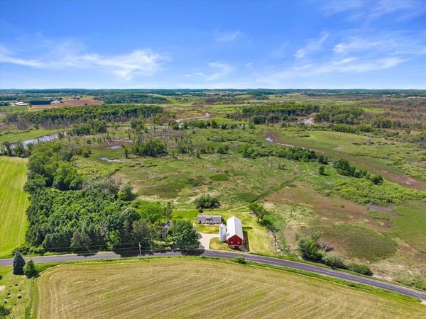 N9523 North River Rd, Ixonia, WI 53036