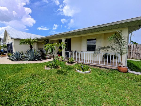 2097 SW Larchmont Lane, Port St. Lucie, FL 34984