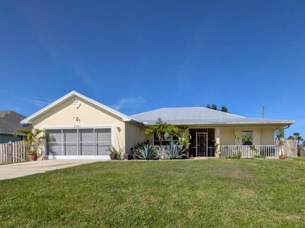 2097 SW Larchmont Lane, Port St. Lucie, FL 34984