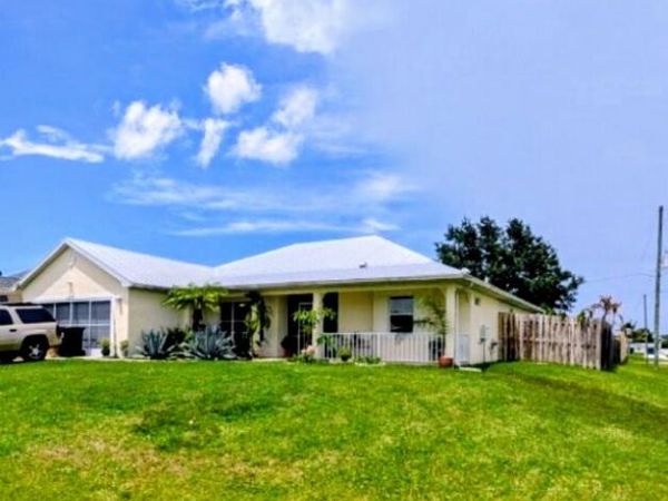 2097 SW Larchmont Lane, Port St. Lucie, FL 34984